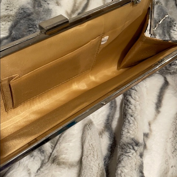 🐯CHEETAH PRINT CLUTCH🐯 - Picture 4 of 5